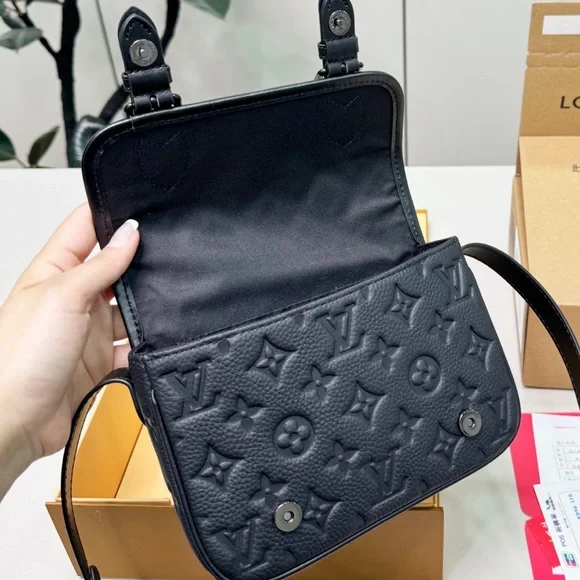 LOUIS VUITTON new lv bag - Picture 6 of 8